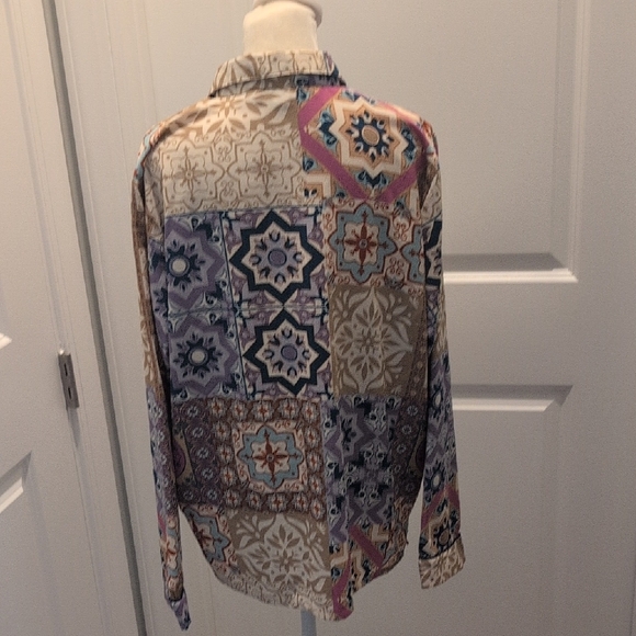 Multicolor Patterned Button-Up Shirt - Picture 3 of 11